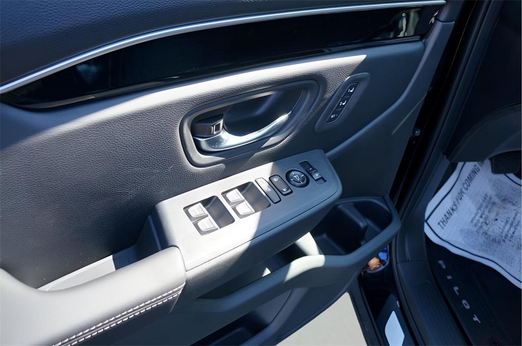 new 2025 Honda Pilot car, priced at $47,825