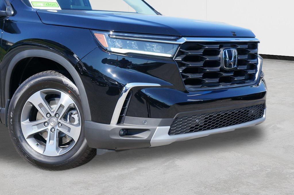 new 2025 Honda Pilot car, priced at $47,825