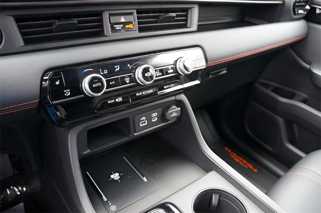 new 2025 Honda Pilot car, priced at $51,350