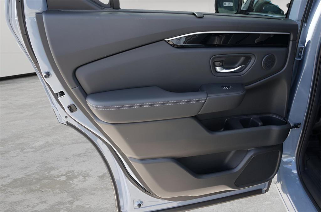 new 2025 Honda Pilot car, priced at $49,450