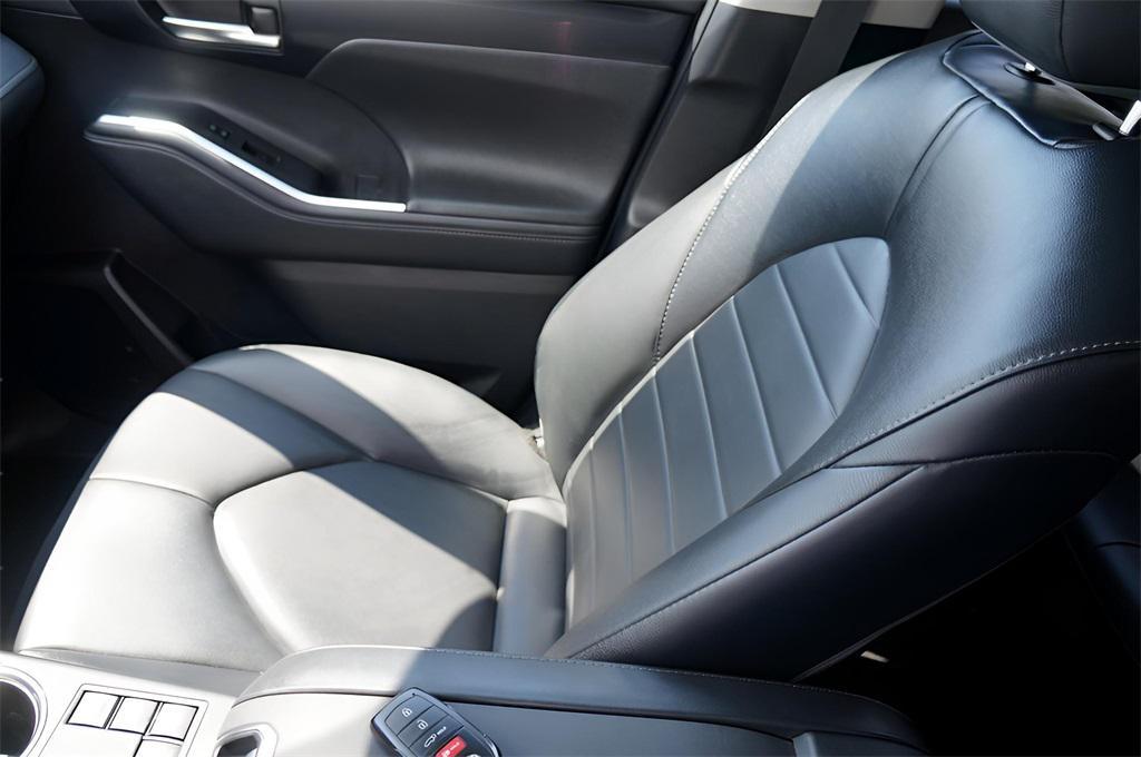 used 2024 Toyota Highlander car, priced at $38,970