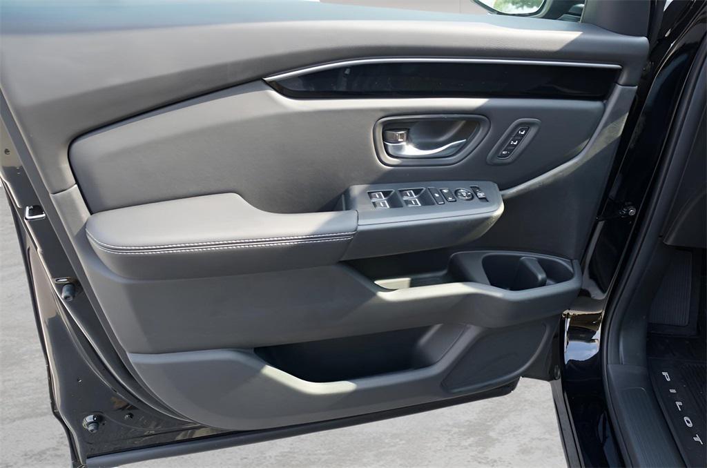 new 2025 Honda Pilot car, priced at $44,955