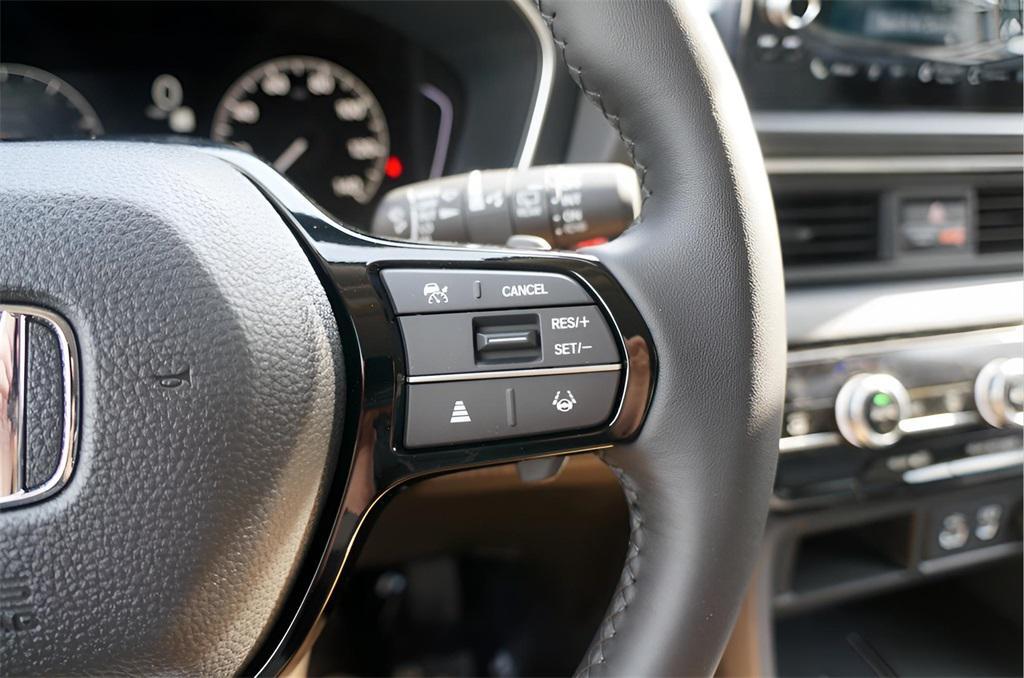 new 2025 Honda Pilot car, priced at $44,955