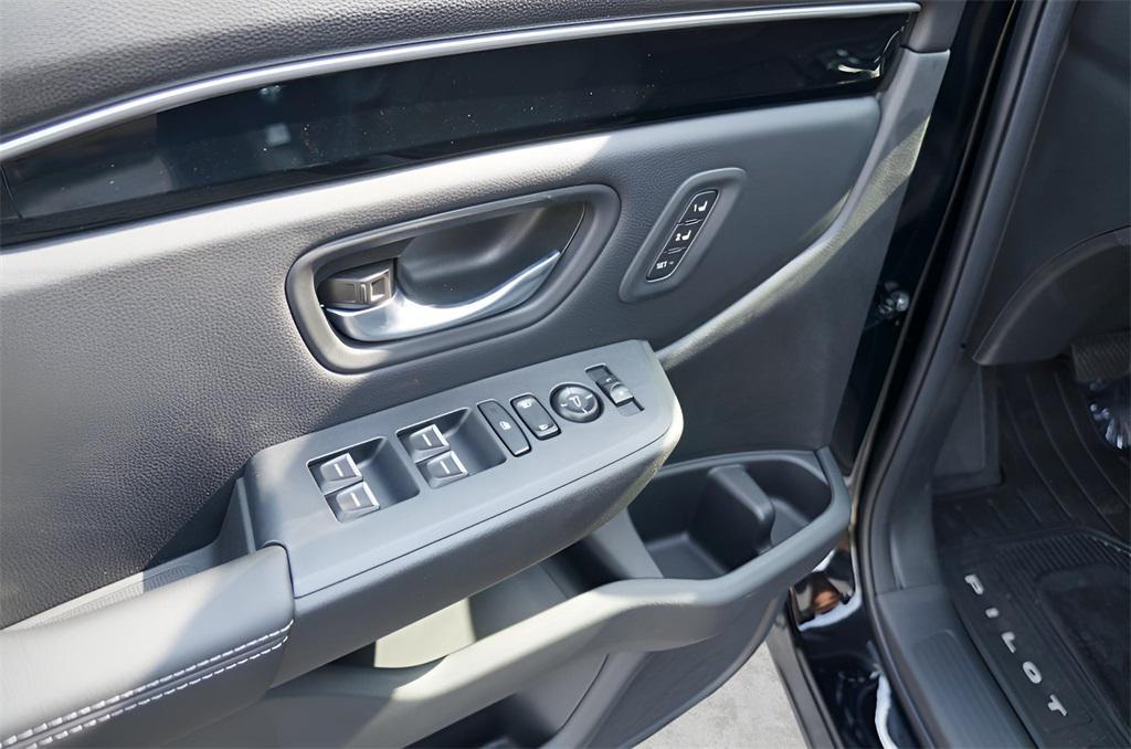 new 2025 Honda Pilot car, priced at $44,955