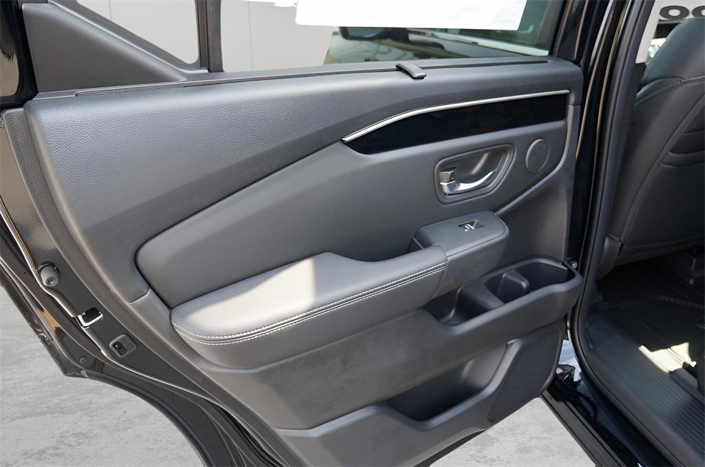 new 2025 Honda Pilot car, priced at $44,955