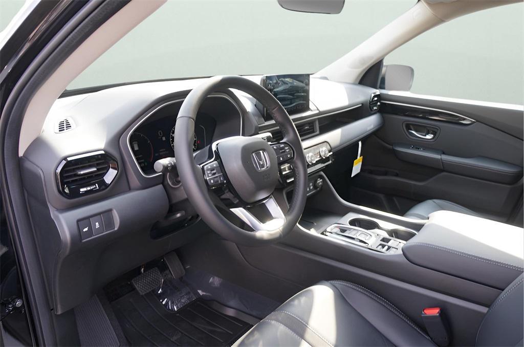 new 2025 Honda Pilot car, priced at $44,955