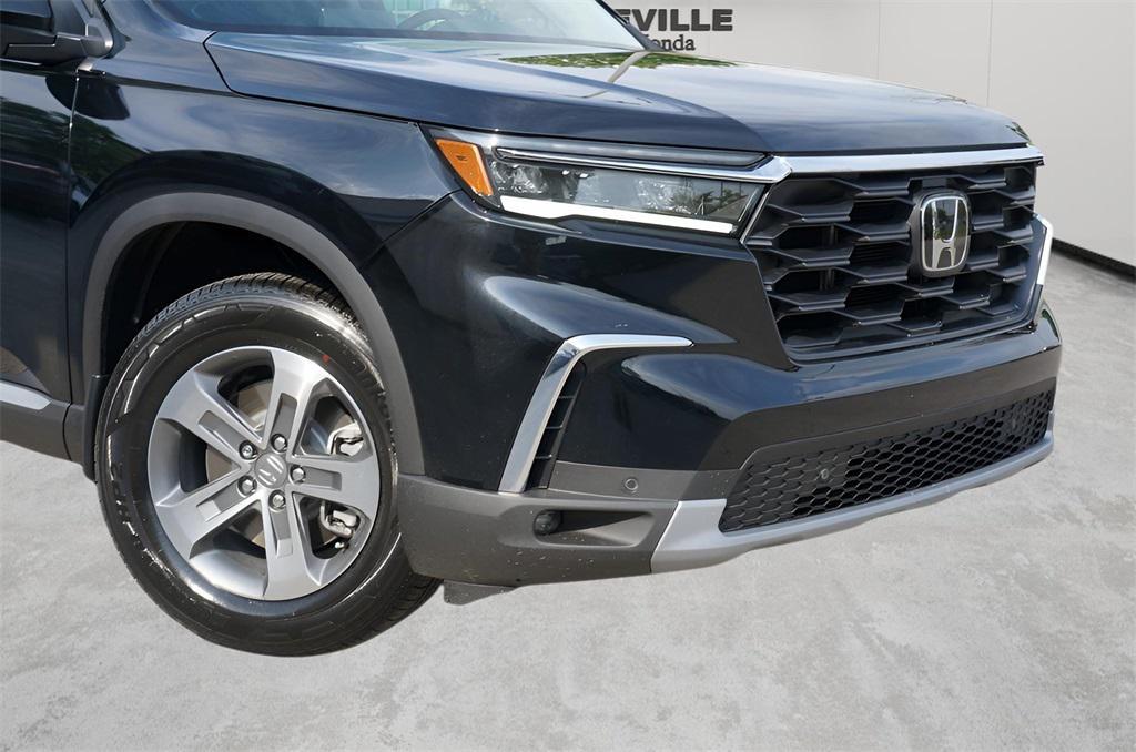 new 2025 Honda Pilot car, priced at $44,955