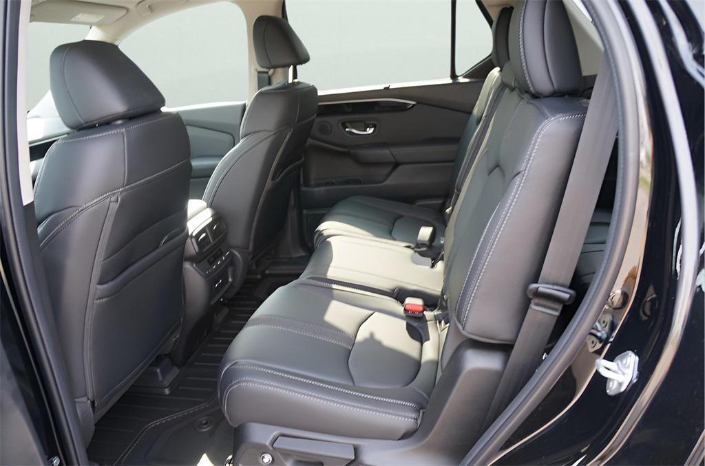 new 2025 Honda Pilot car, priced at $44,955