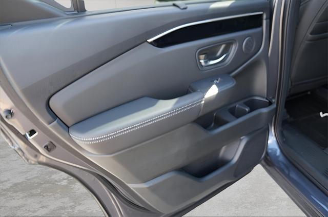new 2025 Honda Pilot car, priced at $44,950