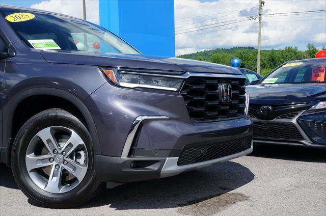 new 2025 Honda Pilot car, priced at $44,895