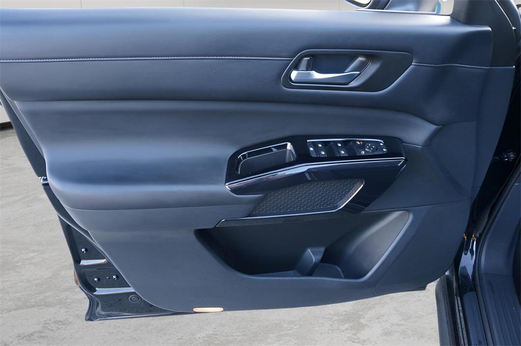 used 2022 Nissan Pathfinder car, priced at $22,999