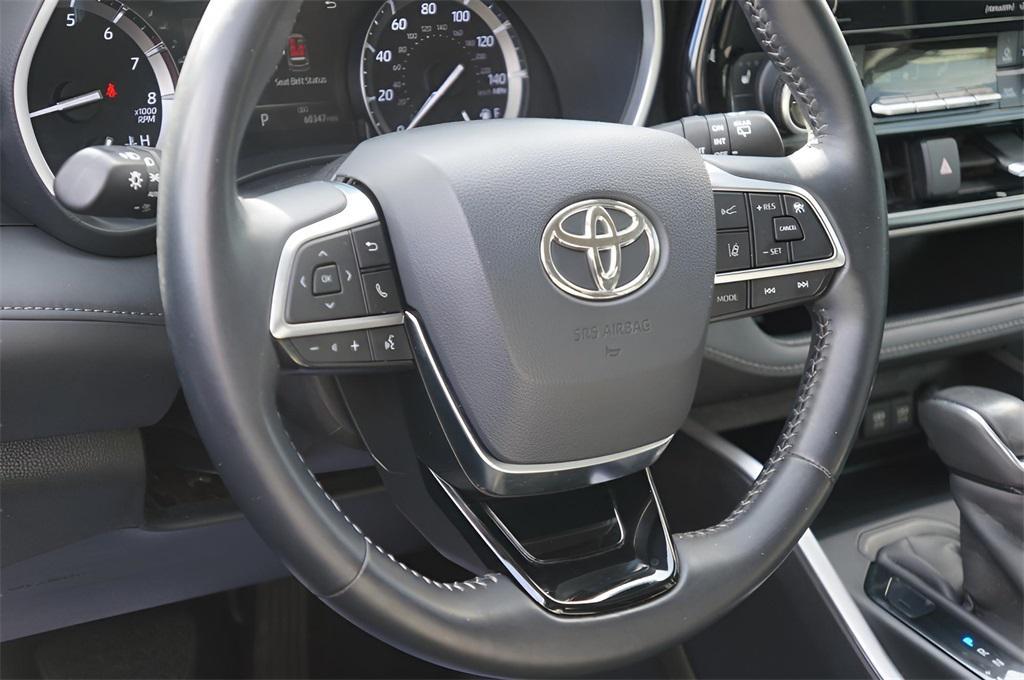 used 2020 Toyota Highlander car, priced at $28,999