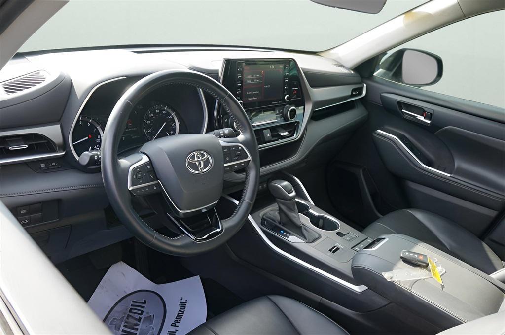 used 2020 Toyota Highlander car, priced at $28,999