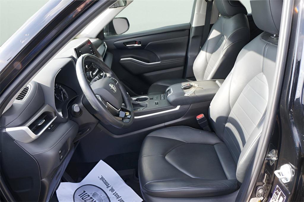 used 2020 Toyota Highlander car, priced at $28,999