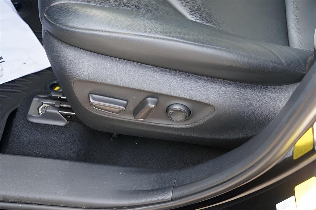 used 2020 Toyota Highlander car, priced at $28,999