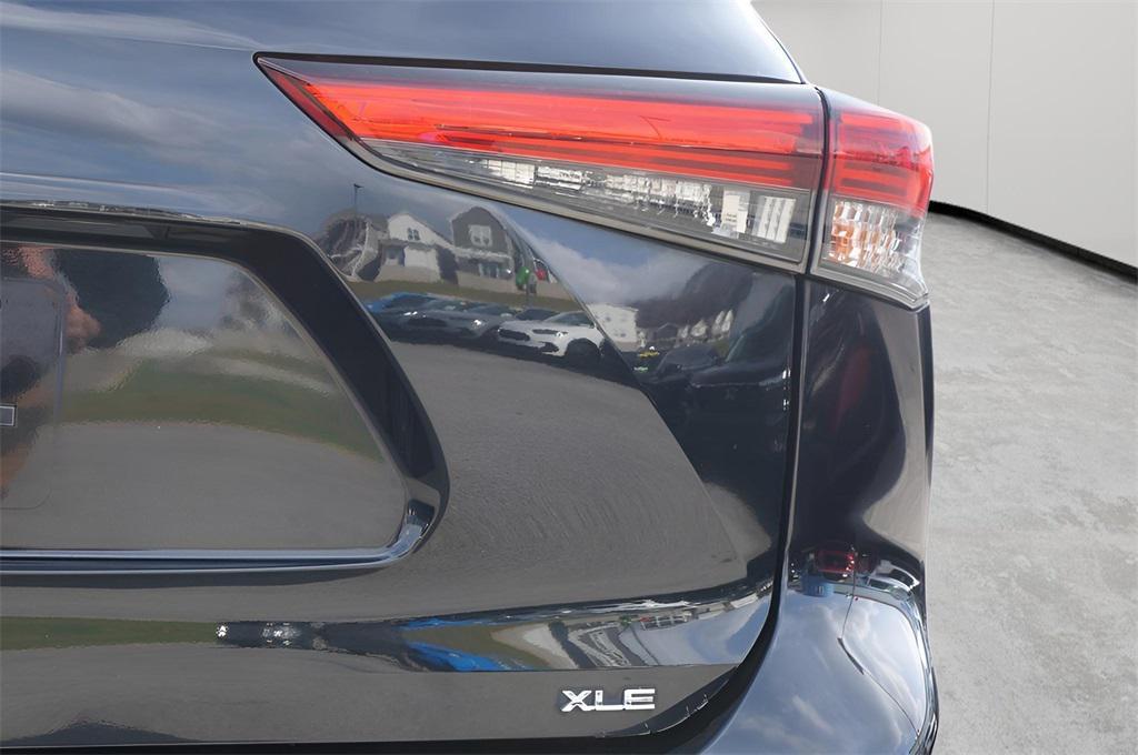 used 2020 Toyota Highlander car, priced at $28,999