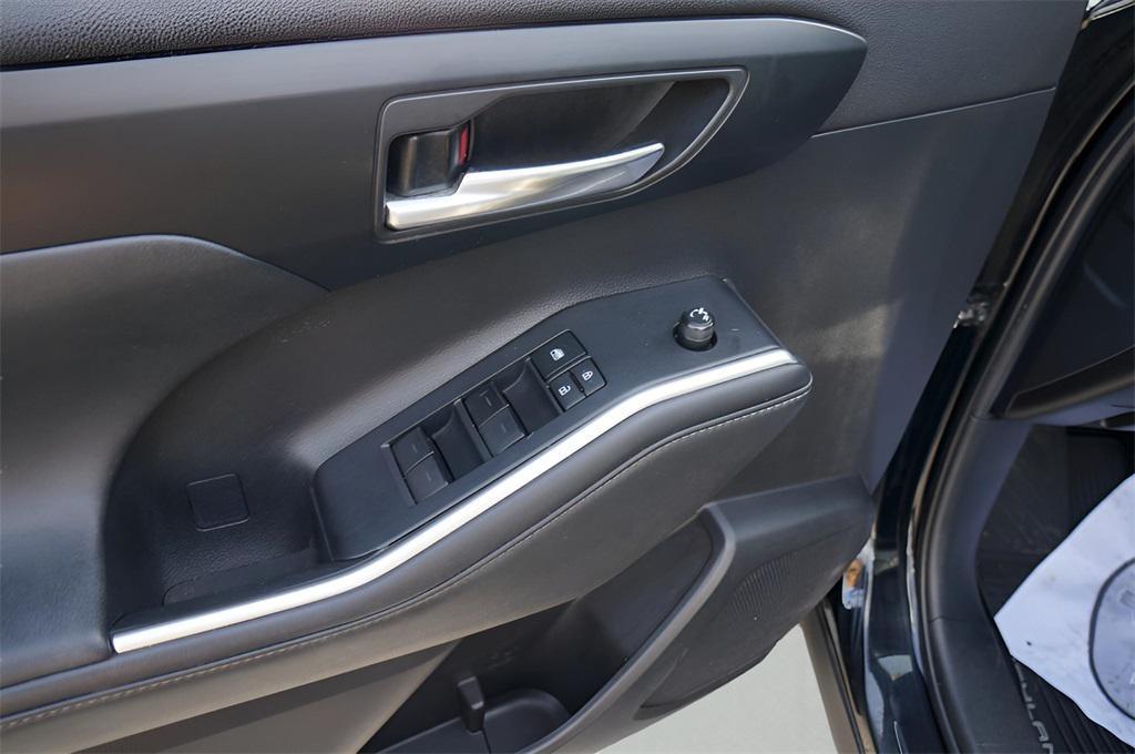 used 2020 Toyota Highlander car, priced at $28,999