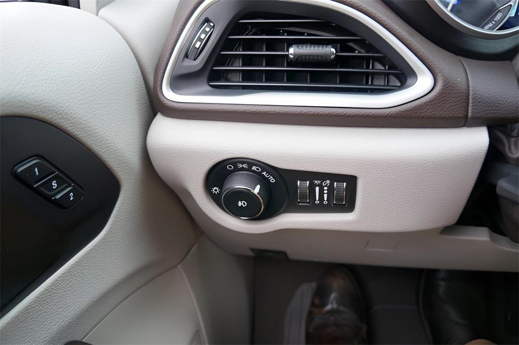 used 2020 Chrysler Pacifica car, priced at $24,999