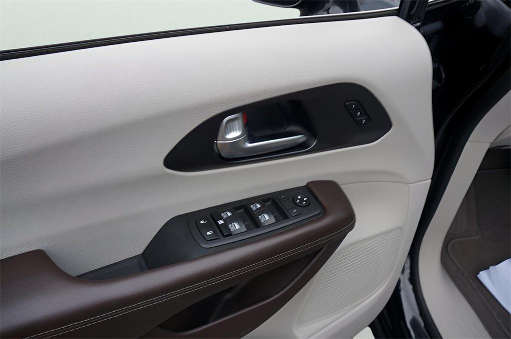 used 2020 Chrysler Pacifica car, priced at $24,999