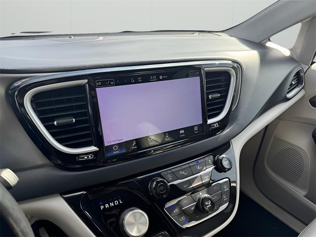 used 2021 Chrysler Pacifica car, priced at $22,034