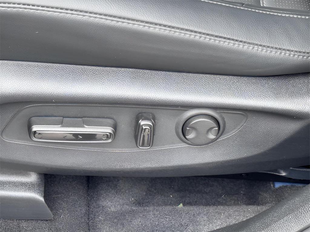 used 2023 Honda CR-V car, priced at $32,986