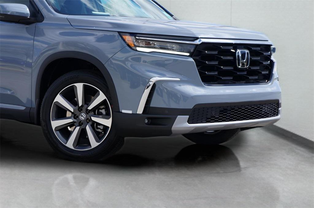 new 2025 Honda Pilot car, priced at $51,550