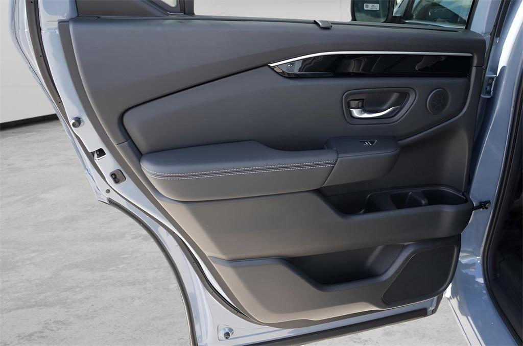 new 2025 Honda Pilot car, priced at $51,550