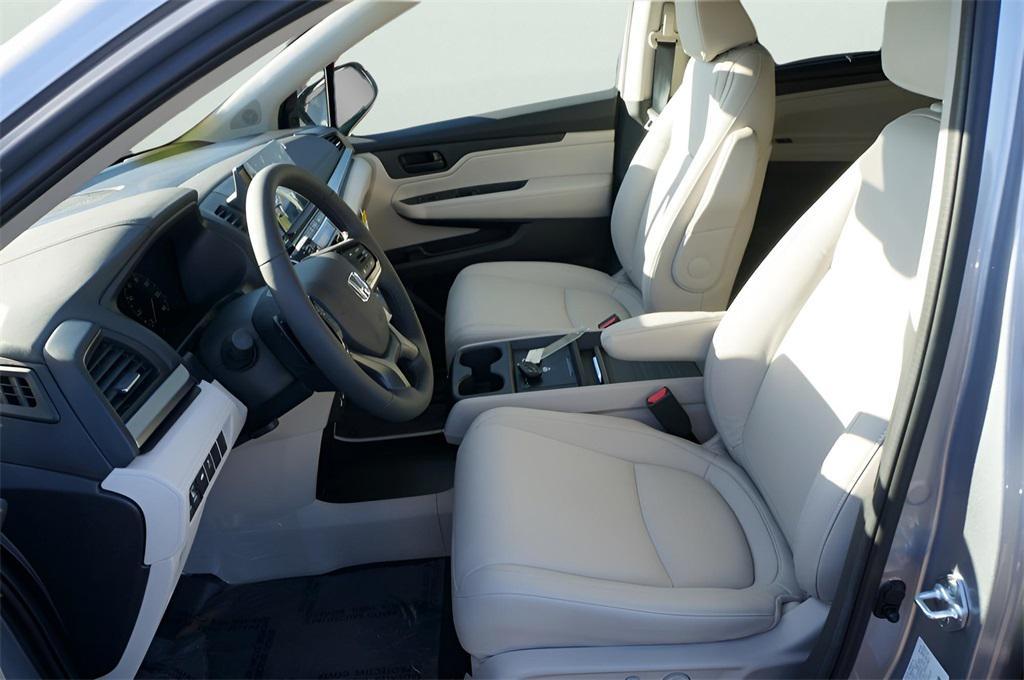 new 2026 Honda Odyssey car, priced at $44,290