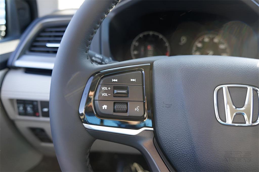 new 2026 Honda Odyssey car, priced at $44,290
