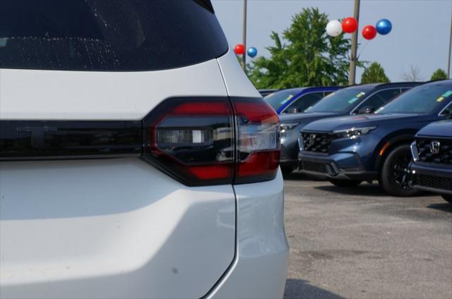 new 2025 Honda Pilot car, priced at $45,405