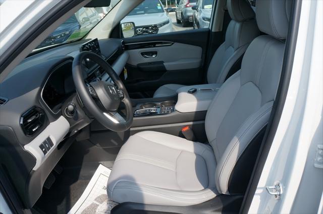 new 2025 Honda Pilot car, priced at $45,405