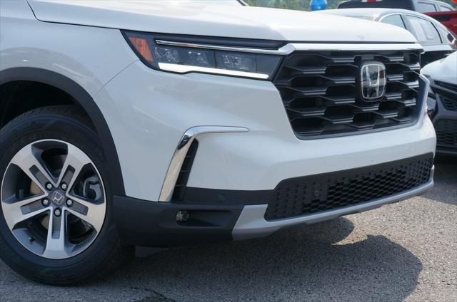 new 2025 Honda Pilot car, priced at $45,405