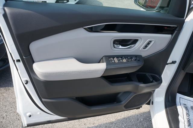 new 2025 Honda Pilot car, priced at $45,405