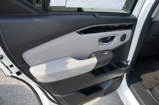 new 2025 Honda Pilot car, priced at $45,405