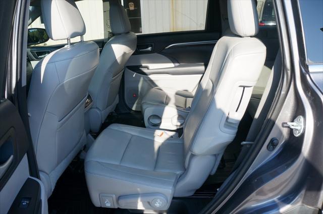 used 2015 Toyota Highlander car, priced at $16,606