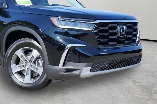 new 2025 Honda Pilot car, priced at $47,725