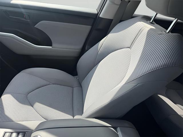 used 2023 Toyota Highlander car, priced at $33,997