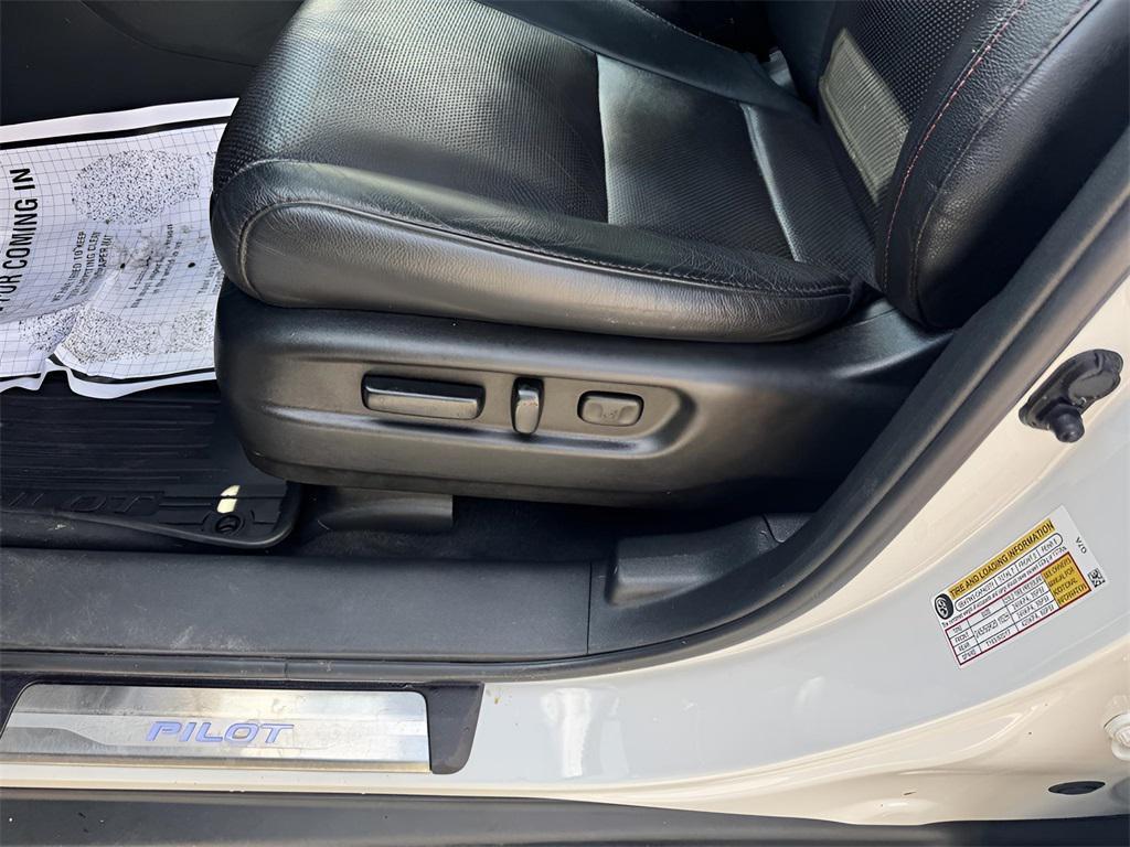 used 2022 Honda Pilot car, priced at $32,587
