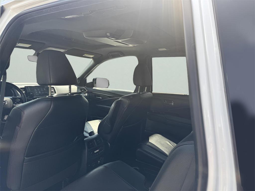 used 2022 Honda Pilot car, priced at $32,587