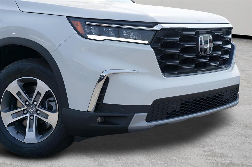 new 2025 Honda Pilot car, priced at $46,180