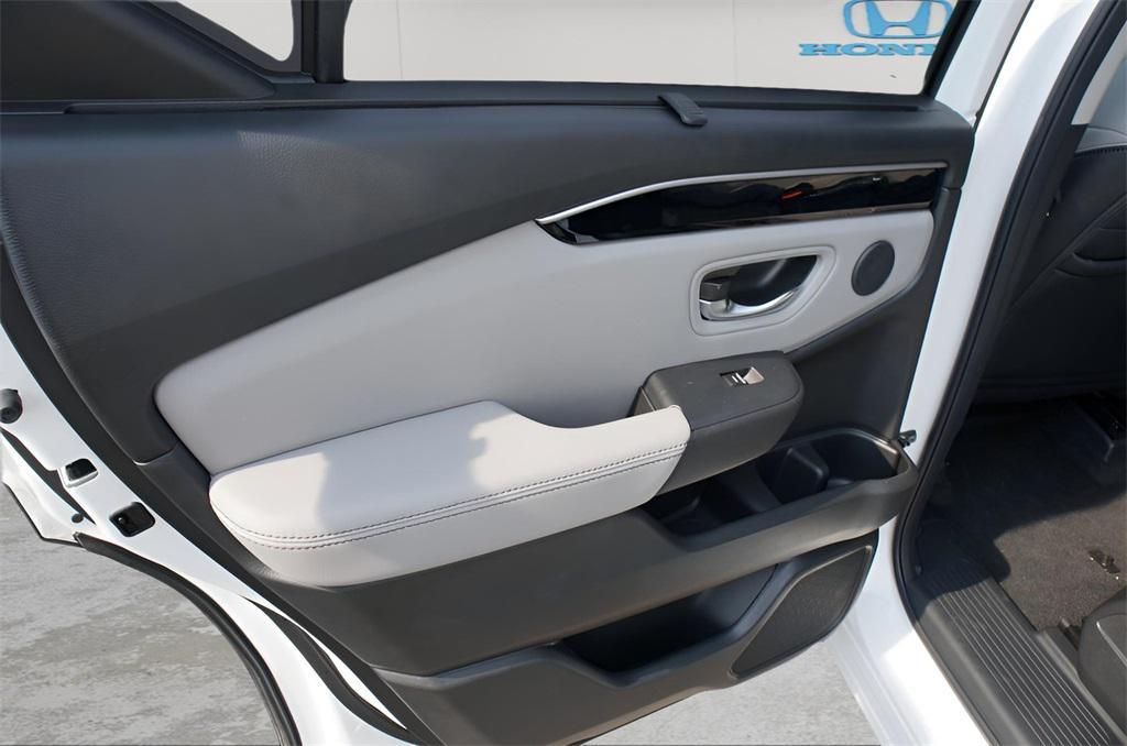 new 2025 Honda Pilot car, priced at $46,180