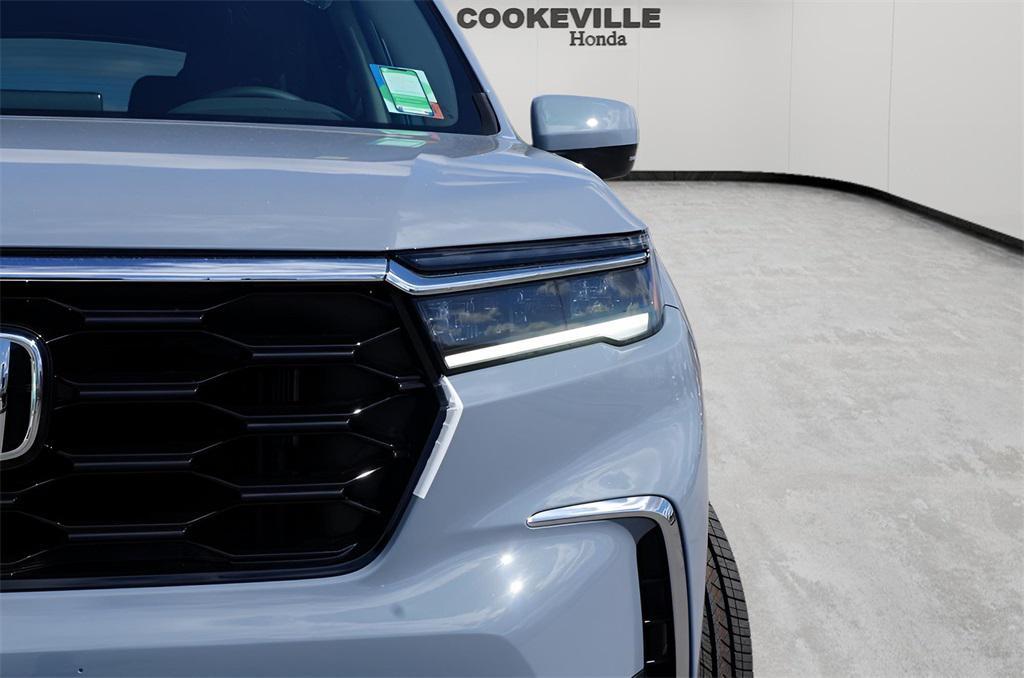 new 2025 Honda Pilot car, priced at $54,300