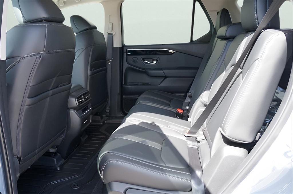 new 2025 Honda Pilot car, priced at $54,300