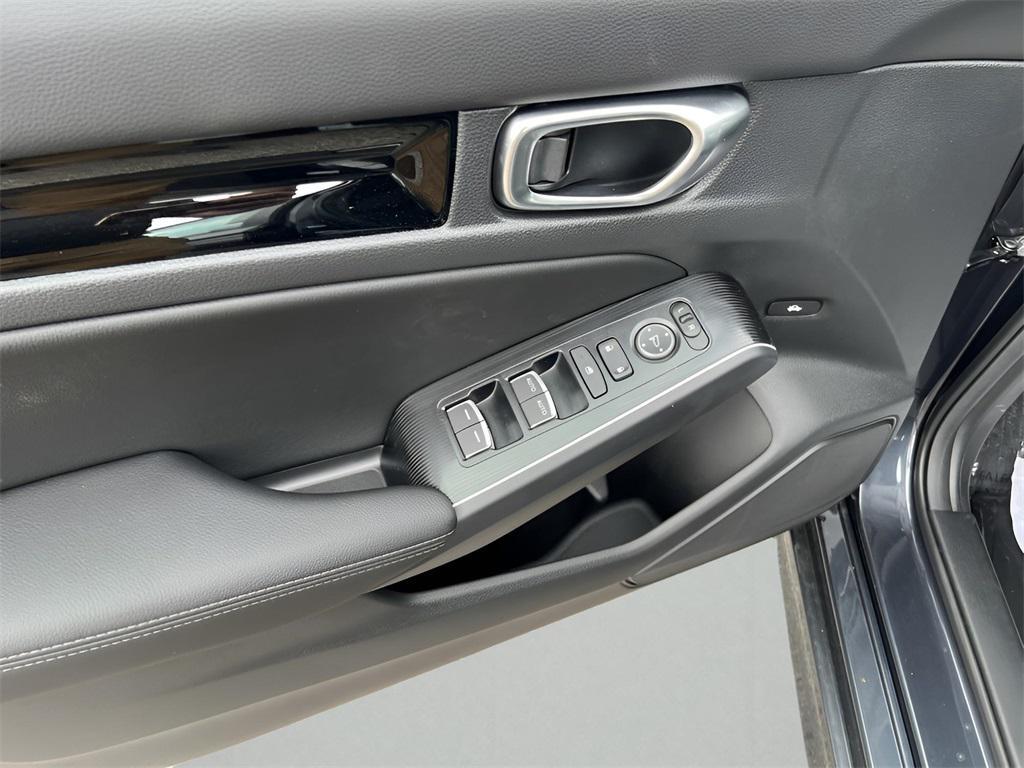 new 2025 Honda Civic Hybrid car, priced at $33,100