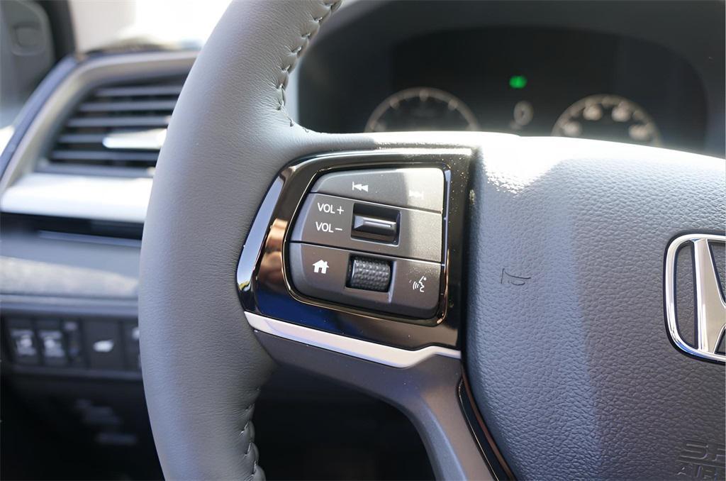 used 2025 Honda Odyssey car, priced at $45,923