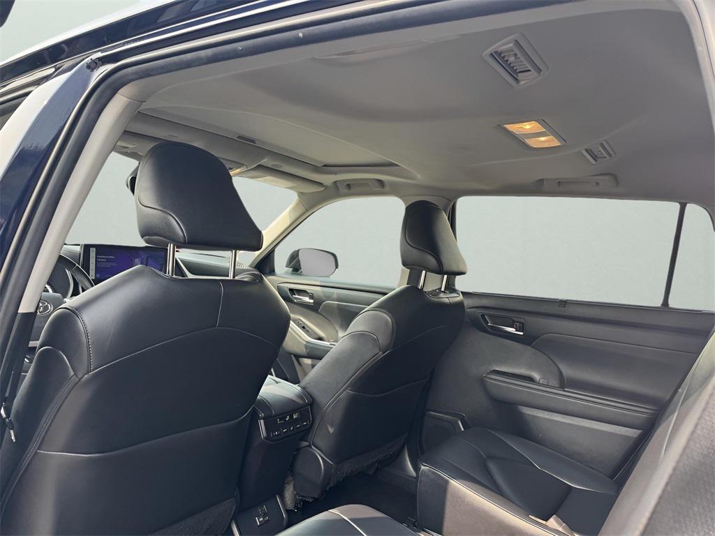 used 2023 Toyota Highlander car, priced at $34,689