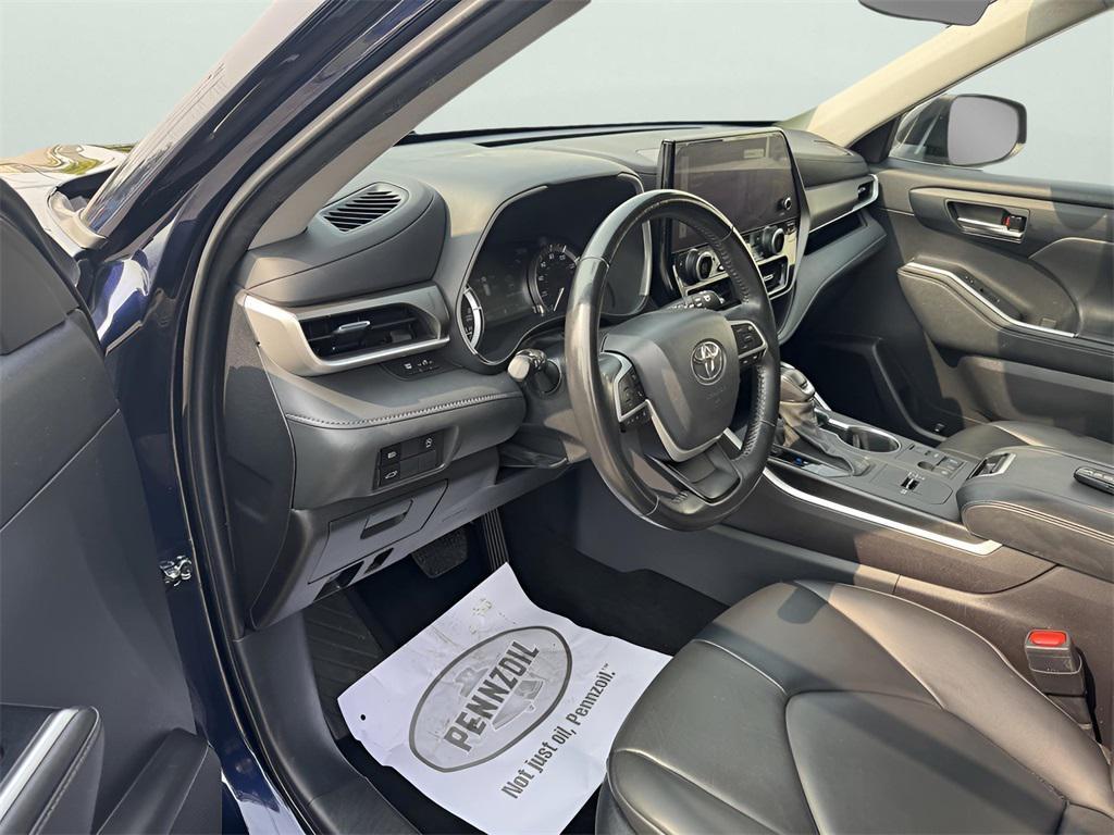 used 2023 Toyota Highlander car, priced at $34,689