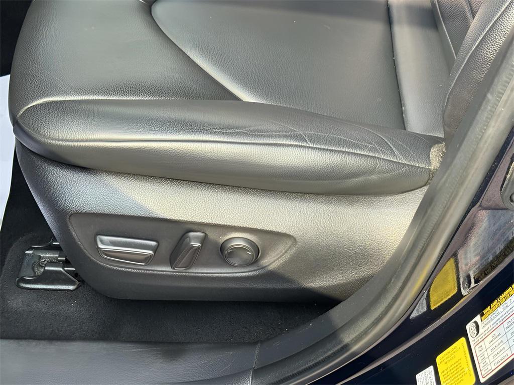 used 2023 Toyota Highlander car, priced at $34,689