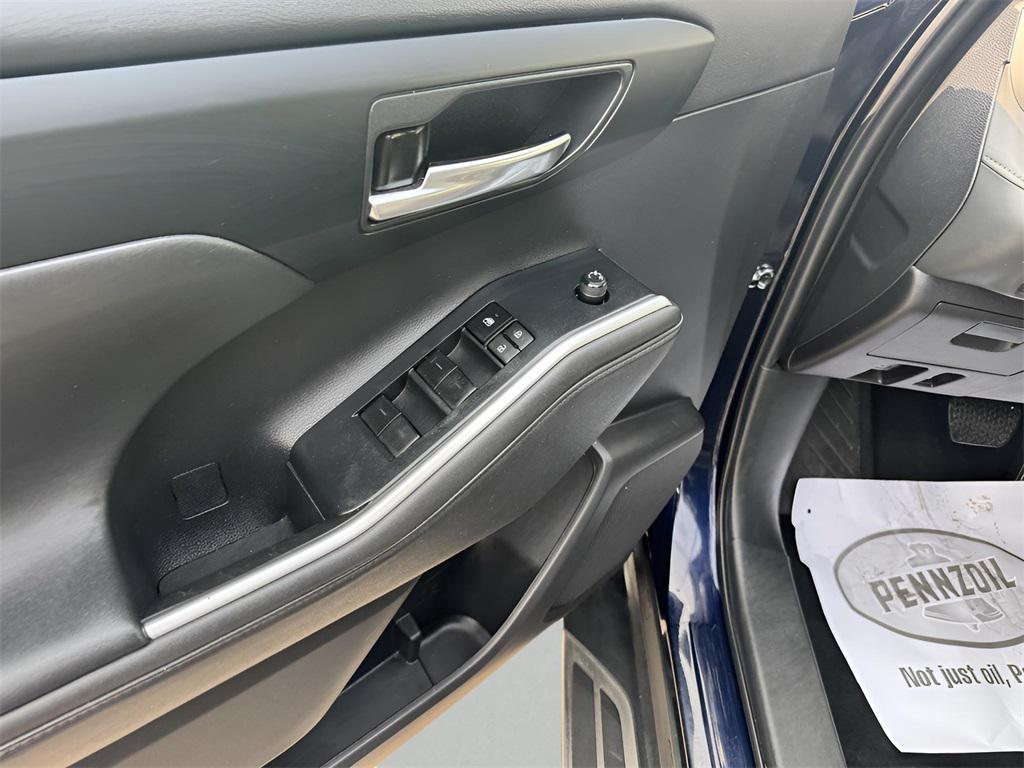 used 2023 Toyota Highlander car, priced at $34,689