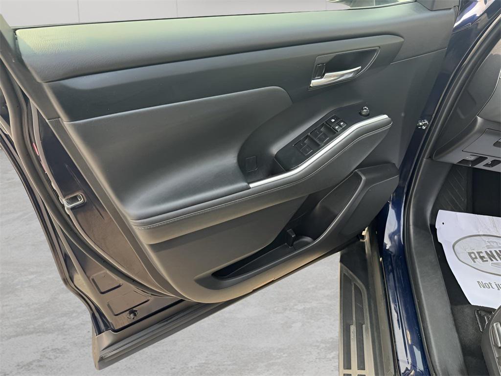 used 2023 Toyota Highlander car, priced at $34,689